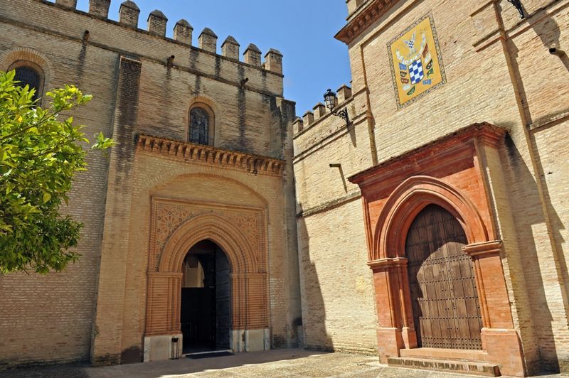 Fachada interior del Monasterio de San Isidoro del Campo en Santiponce, Sevilla