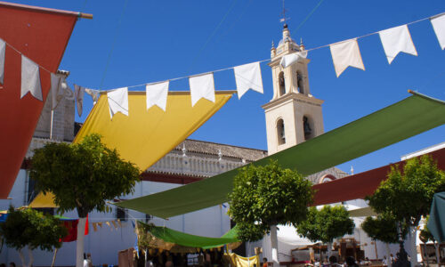 Vista de la plaza de Olivares con la decoración de Olivares Barroco