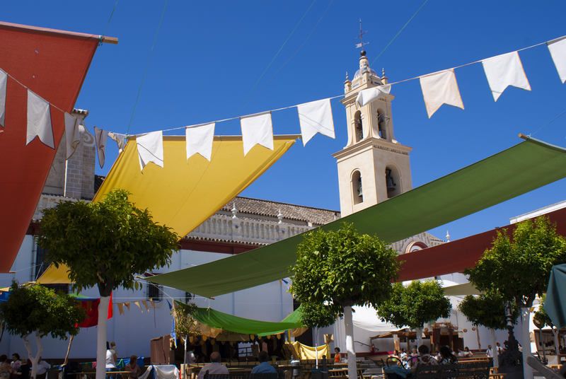 Vista de la plaza de Olivares con la decoración de Olivares Barroco
