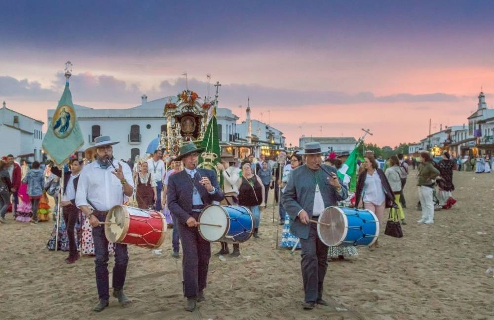 peregrinos del aljarafe en la romería del rocío