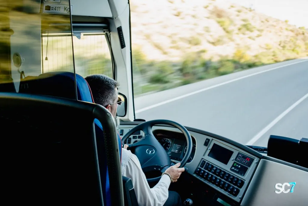 Selecta Bus ofrece transporte cómodo y seguro para viajes, eventos y más. ¡Descubre nuestros servicios y viaja con confianza!